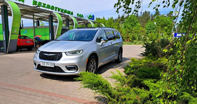 samochody osobowe Chrysler Pacifica cena 187900 przebieg: 35000, rok produkcji 2022 z Szczecin